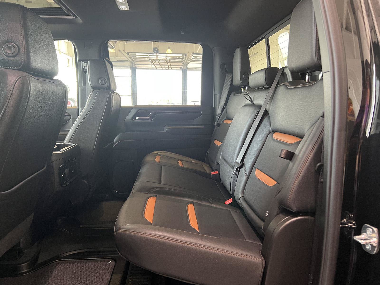Used 2025 GMC Sierra 2500 AT4 w/ AT4 Premium Plus Package AWD/4WD image 19