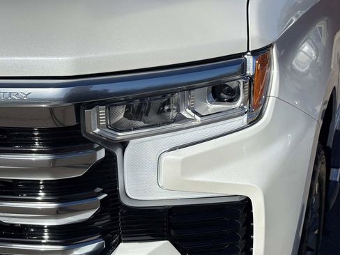 Used 2023 Chevrolet Silverado 1500 High Country w/ Technology Package image 12