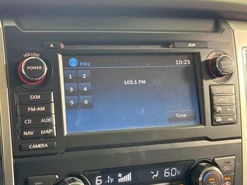 Used 2018 Nissan Titan SL AWD/4WD image 34