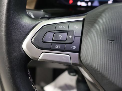 Used 2025 Volkswagen Atlas SE AWD/4WD image 36