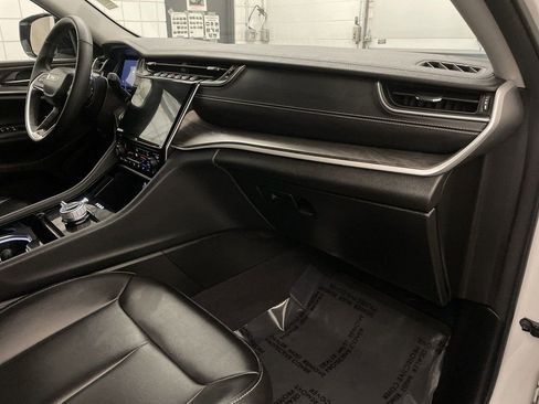 Used 2023 Jeep Grand Cherokee Limited image 22