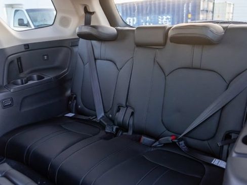 Used 2025 Honda Pilot EX-L image 17