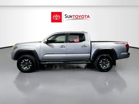 Used 2018 Toyota Tacoma TRD Off-Road AWD/4WD image 7