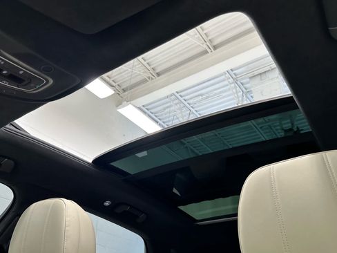 Used 2023 Bentley Bentayga AWD/4WD image 43