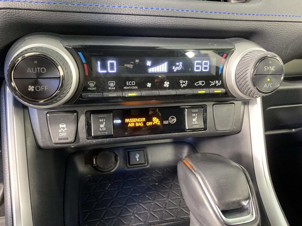 Used 2020 Toyota RAV4 XSE w/ All Weather Liner Package AWD/4WD image 23