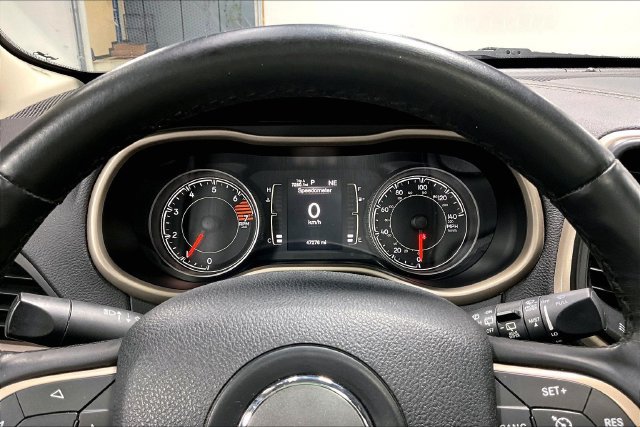 Used 2017 Jeep Cherokee Latitude w/ Comfort & Sound Group FWD image 14