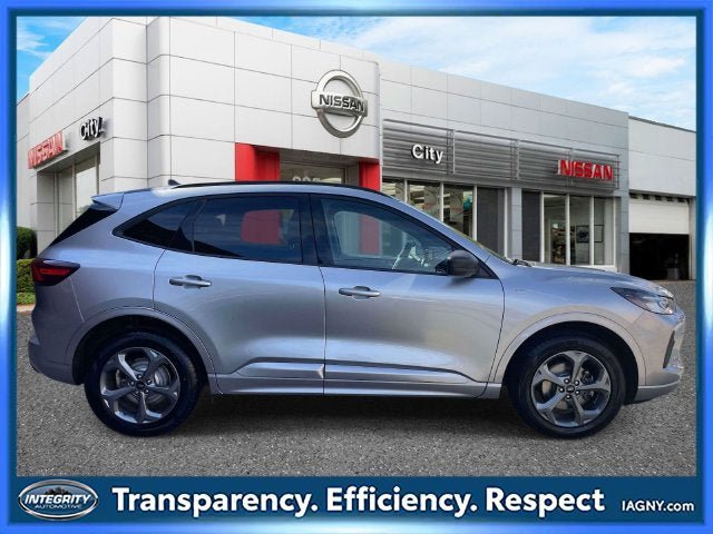 Used 2023 Ford Escape ST-Line AWD/4WD image 5