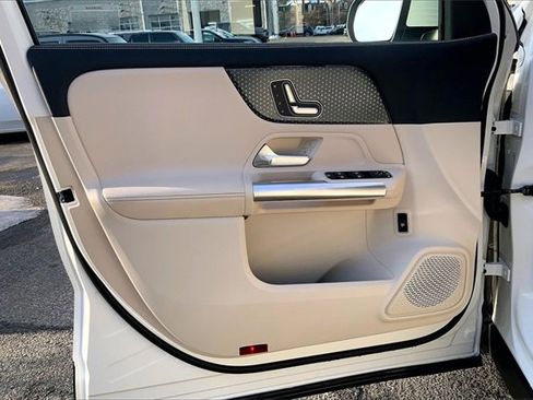 Used 2025 Mercedes-Benz GLA 250 4MATIC image 17