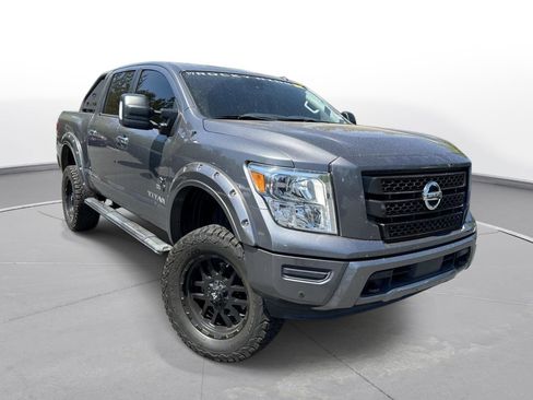 Used 2021 Nissan Titan SV w/ SV Convenience Package image 4
