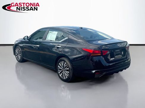 Used 2025 Nissan Altima 2.5 SV FWD image 6