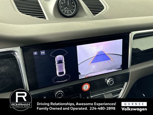 Used 2023 Porsche Macan Base image 8