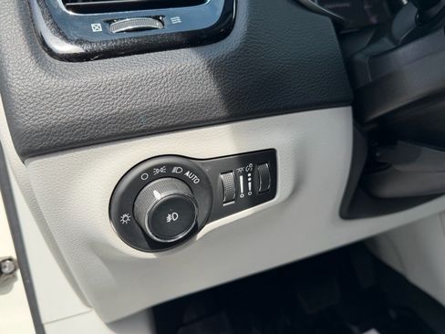 Used 2018 Jeep Compass Limited w/ Navigation Group AWD/4WD image 20