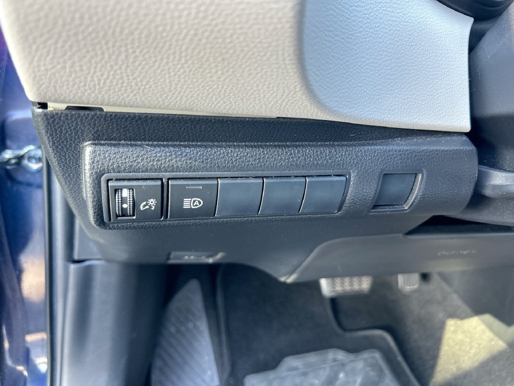 Used 2020 Toyota Corolla LE FWD image 13