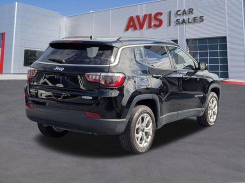 Used 2025 Jeep Compass Latitude AWD/4WD image 6