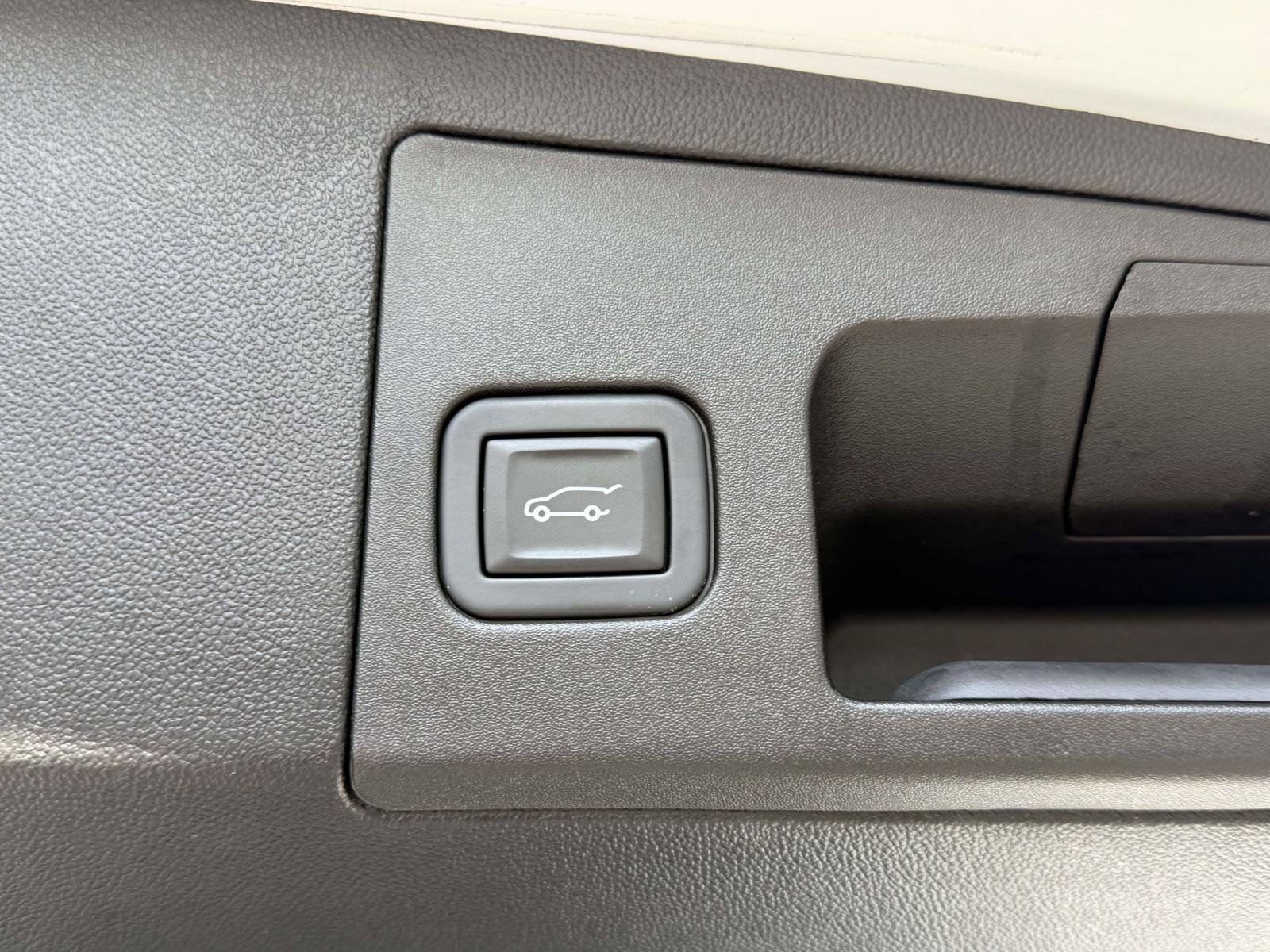Certified 2024 Cadillac XT5 Premium Luxury AWD/4WD image 9