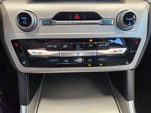 Used 2022 Ford Explorer XLT w/ Equipment Group 202A image 19