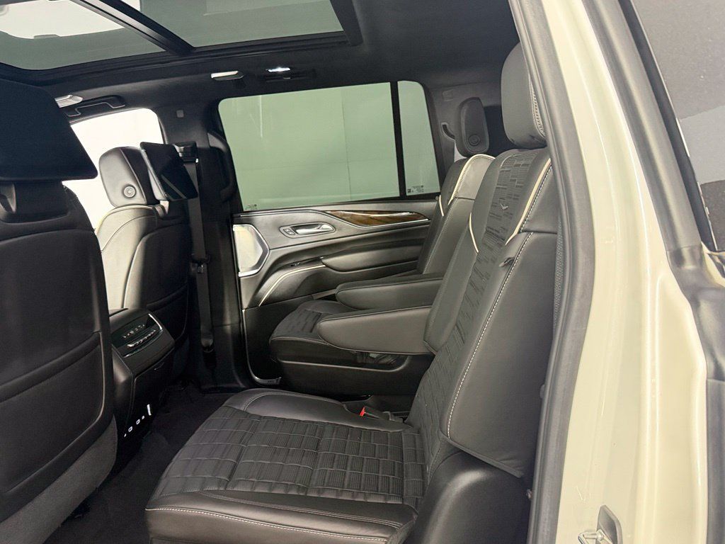 Used 2024 Cadillac Escalade ESV Sport Platinum w/ LPO, ONYX Package AWD/4WD image 23