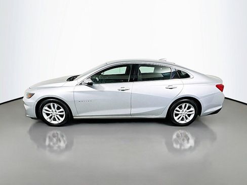 Used 2017 Chevrolet Malibu LT w/ Driver Confidence Package FWD image 4