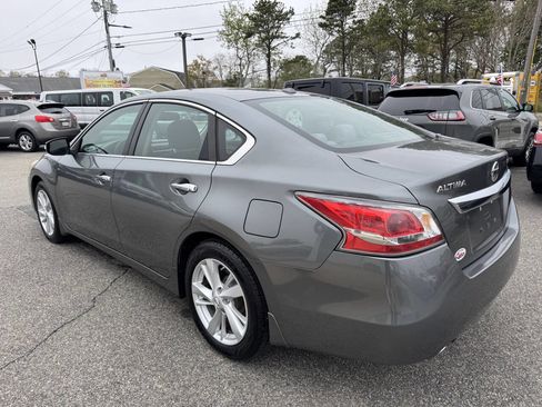Used 2015 Nissan Altima 2.5 SV w/ Convenience Package FWD image 7