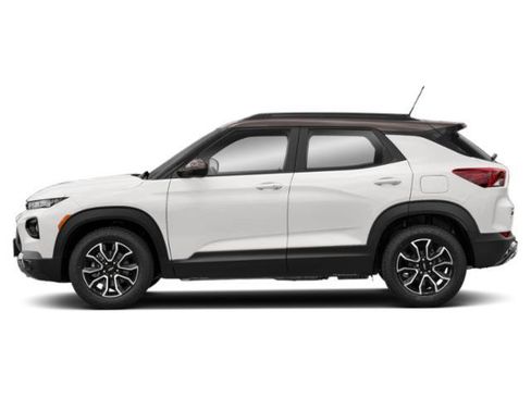 Used 2021 Chevrolet TrailBlazer ACTIV w/ Driver Confidence Package FWD image 3