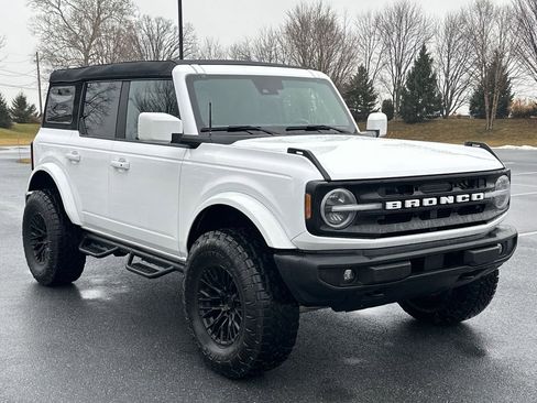 Used 2024 Ford Bronco Outer Banks image 3