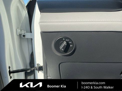 Used 2024 Volkswagen Taos SE image 18