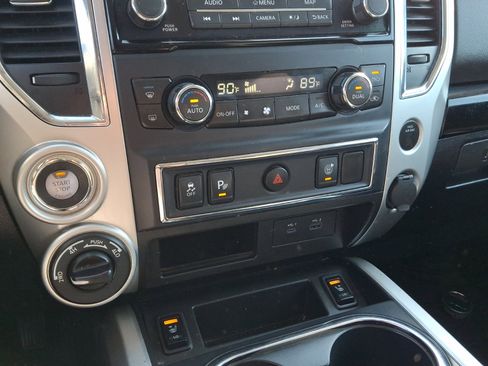 Used 2021 Nissan Titan SV w/ SV Convenience Package image 15