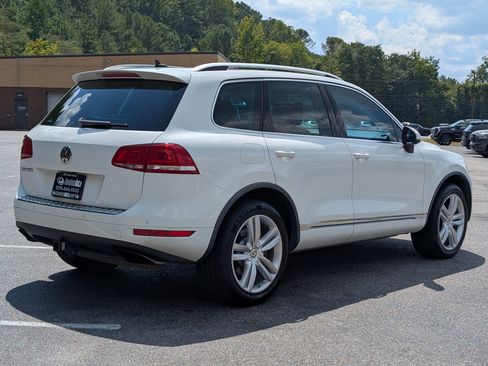 Used 2014 Volkswagen Touareg Executive AWD/4WD image 9