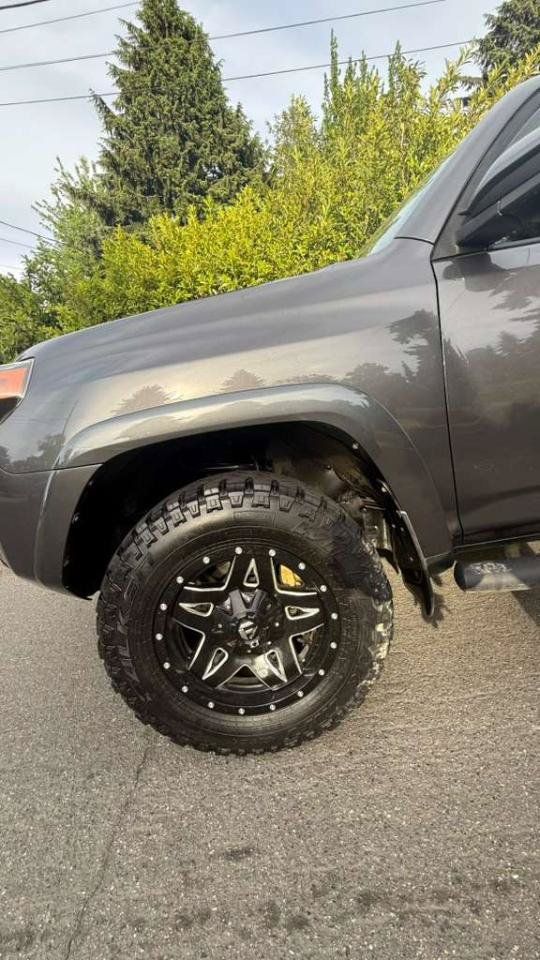 Used 2018 Toyota 4Runner SR5 RWD image 15