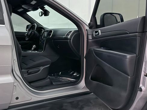 Used 2018 Jeep Grand Cherokee Laredo image 23