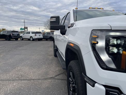 Used 2024 GMC Sierra 2500 AT4 w/ AT4 Premium Plus Package image 16