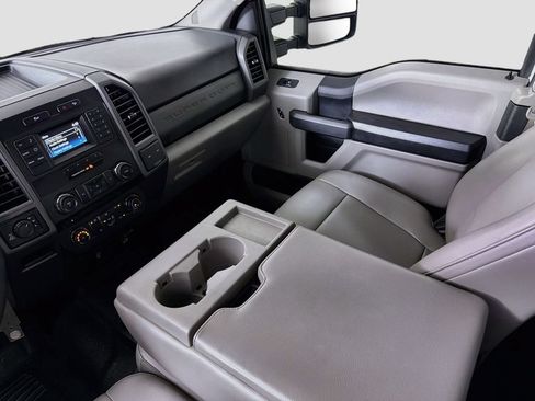 Used 2017 Ford F250 XL w/ Power Equipment Group AWD/4WD image 25