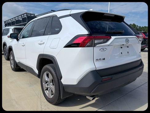 Used 2025 Toyota RAV4 XLE w/ Convenience Package FWD image 2