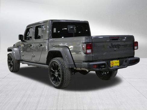 Used 2025 Jeep Gladiator Sport image 5