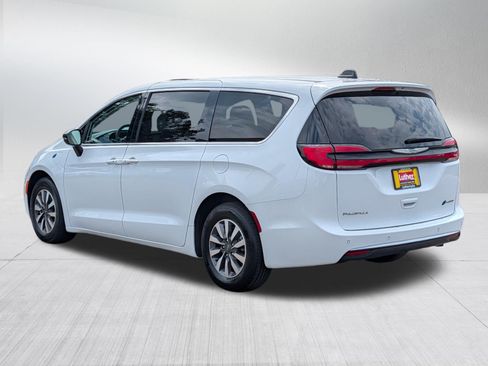 Used 2024 Chrysler Pacifica Limited FWD image 5