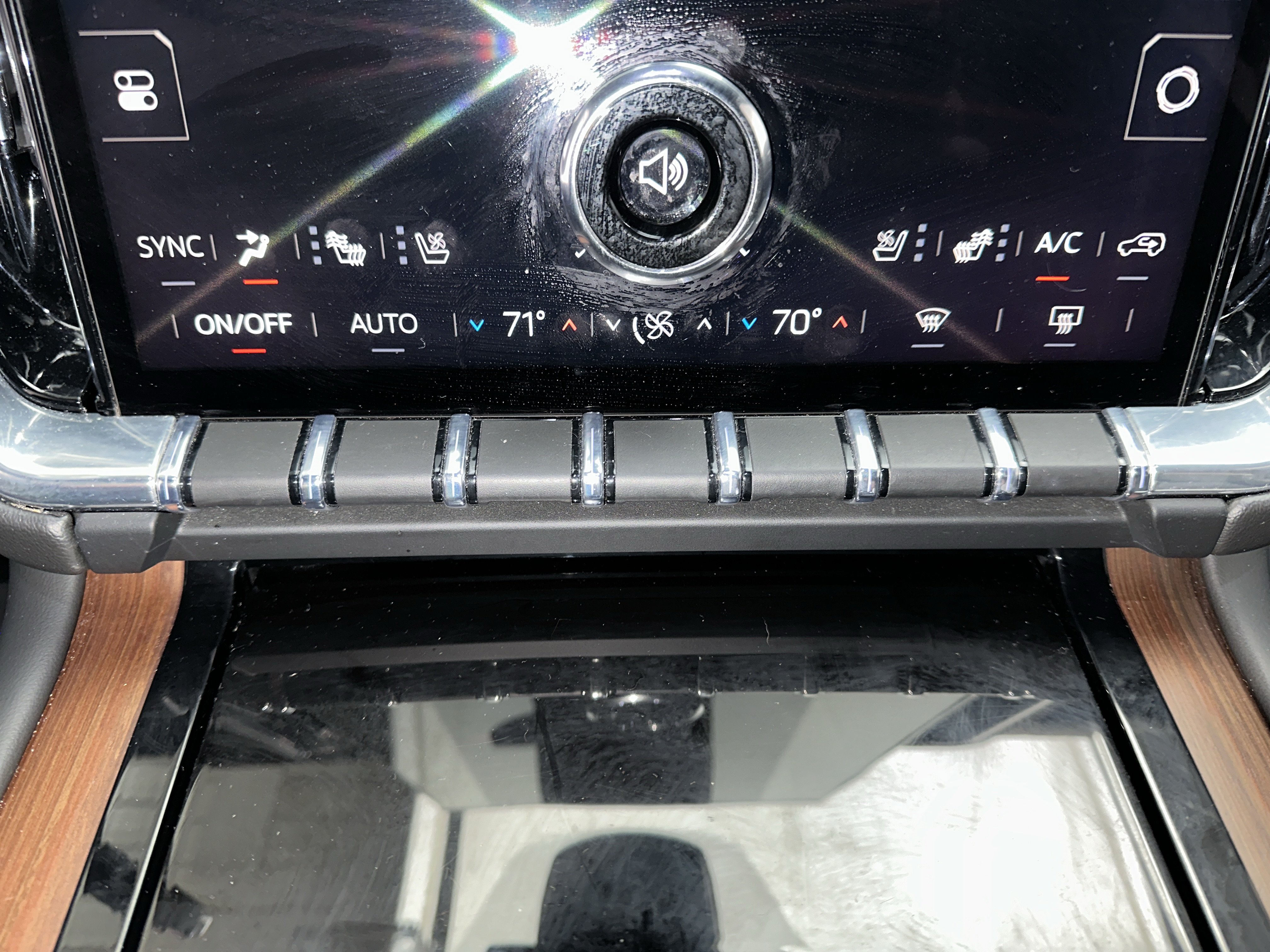 Used 2025 GMC Yukon XL Denali AWD/4WD image 40