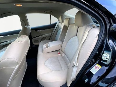 Used 2018 Toyota Camry LE image 16