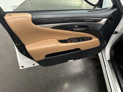 Used 2014 Lexus LS 460 AWD w/ Comfort Package image 20