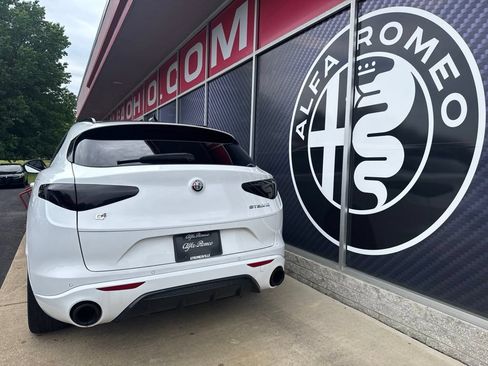 Used 2023 Alfa Romeo Stelvio Veloce AWD/4WD image 12