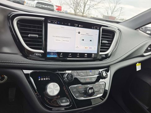 New 2026 Chrysler Pacifica Select w/ S Appearance Package image 22