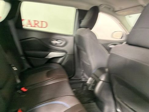 Used 2020 Jeep Cherokee Latitude AWD/4WD image 18