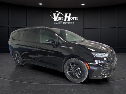 New 2026 Chrysler Pacifica Select w/ S Appearance Package