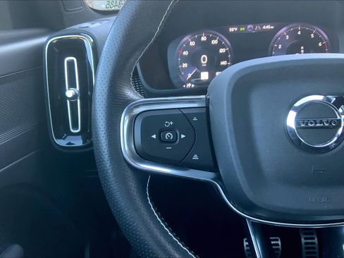 Used 2021 Volvo XC40 T5 R-Design w/ Advanced Package image 23
