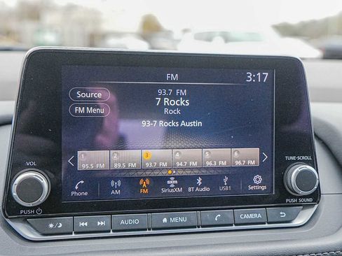 Used 2023 Nissan Rogue SV image 18