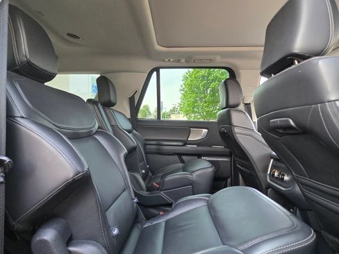 Used 2025 Ford Expedition Max Platinum AWD/4WD image 25