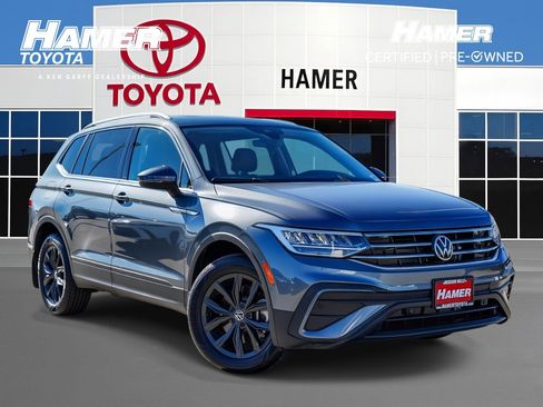 Used 2024 Volkswagen Tiguan SE image 1