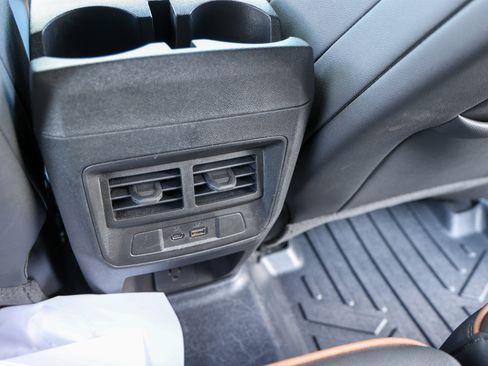 Used 2025 GMC Canyon AT4 w/ AT4 Premium Package AWD/4WD image 36