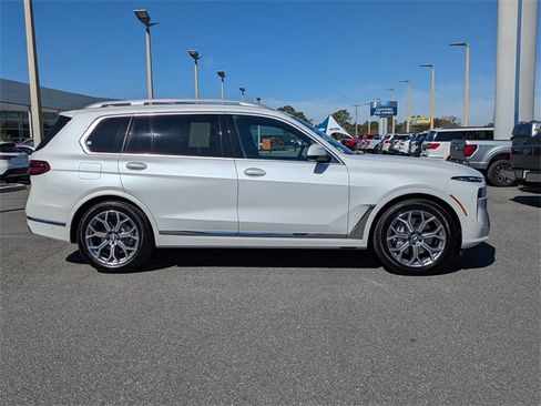 Used 2023 BMW X7 xDrive40i w/ Premium Package image 3