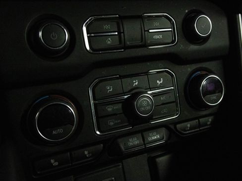 Used 2022 Chevrolet Suburban Z71 w/ Z71 Off-Road Package image 22