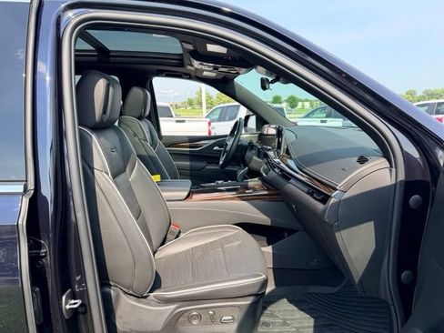 Used 2023 Cadillac Escalade Premium Luxury w/ Performance Package AWD/4WD image 11